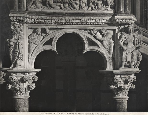 Alinari, Fratelli — Pisa - Battistero. Un Archetto del Pulpito di Niccola Pisano. — particolare